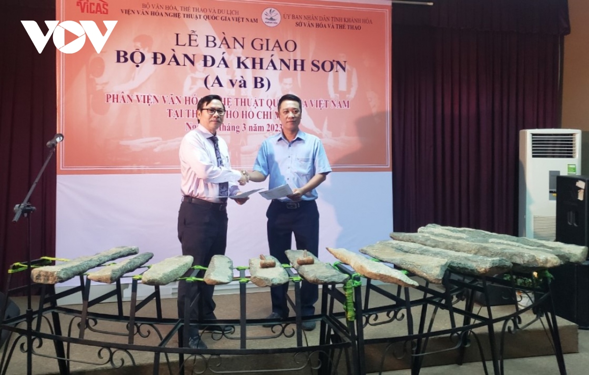 Sau hơn 40 năm, 2 bộ đàn đá Khánh Sơn được giao trở lại tỉnh Khánh Hòa